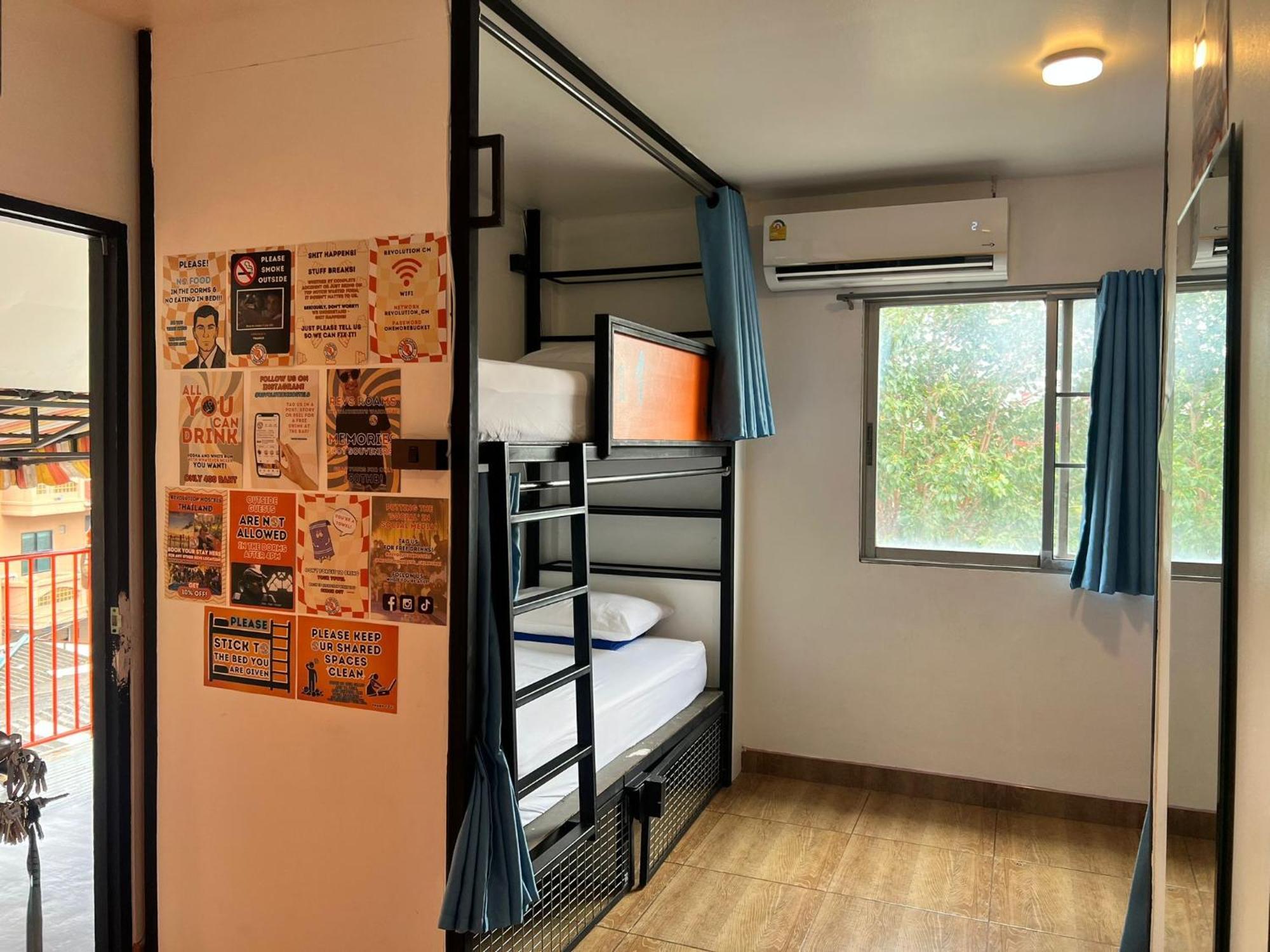Revolution Chiang Mai - Old Town Hostel Exterior photo